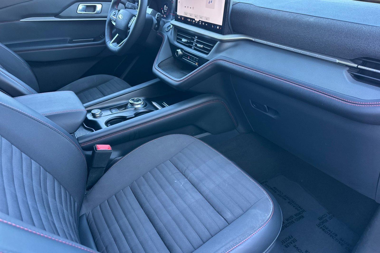 Used 2025 Ford Explorer ST-Line w/ ST-Line Street Pack image 16