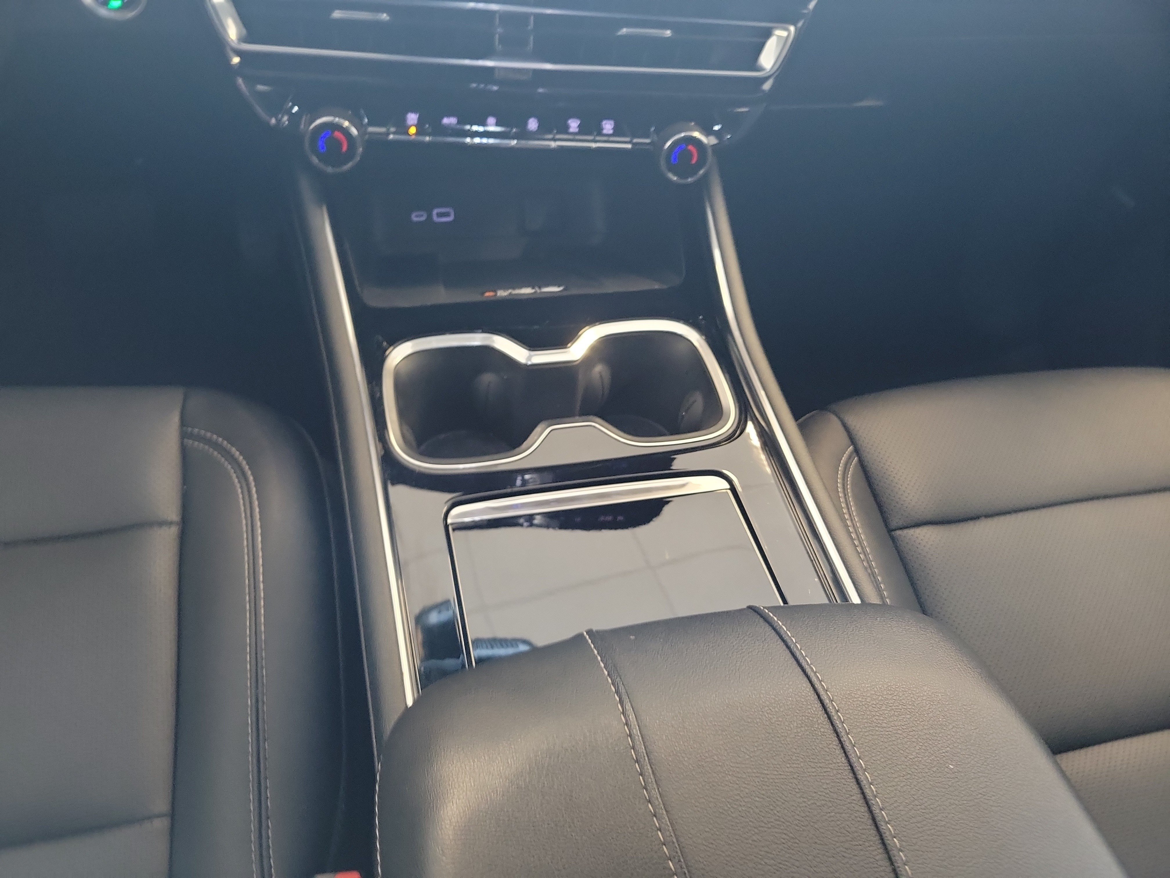Used 2024 Chevrolet Traverse LT w/ Enhanced Driving Package FWD image 24