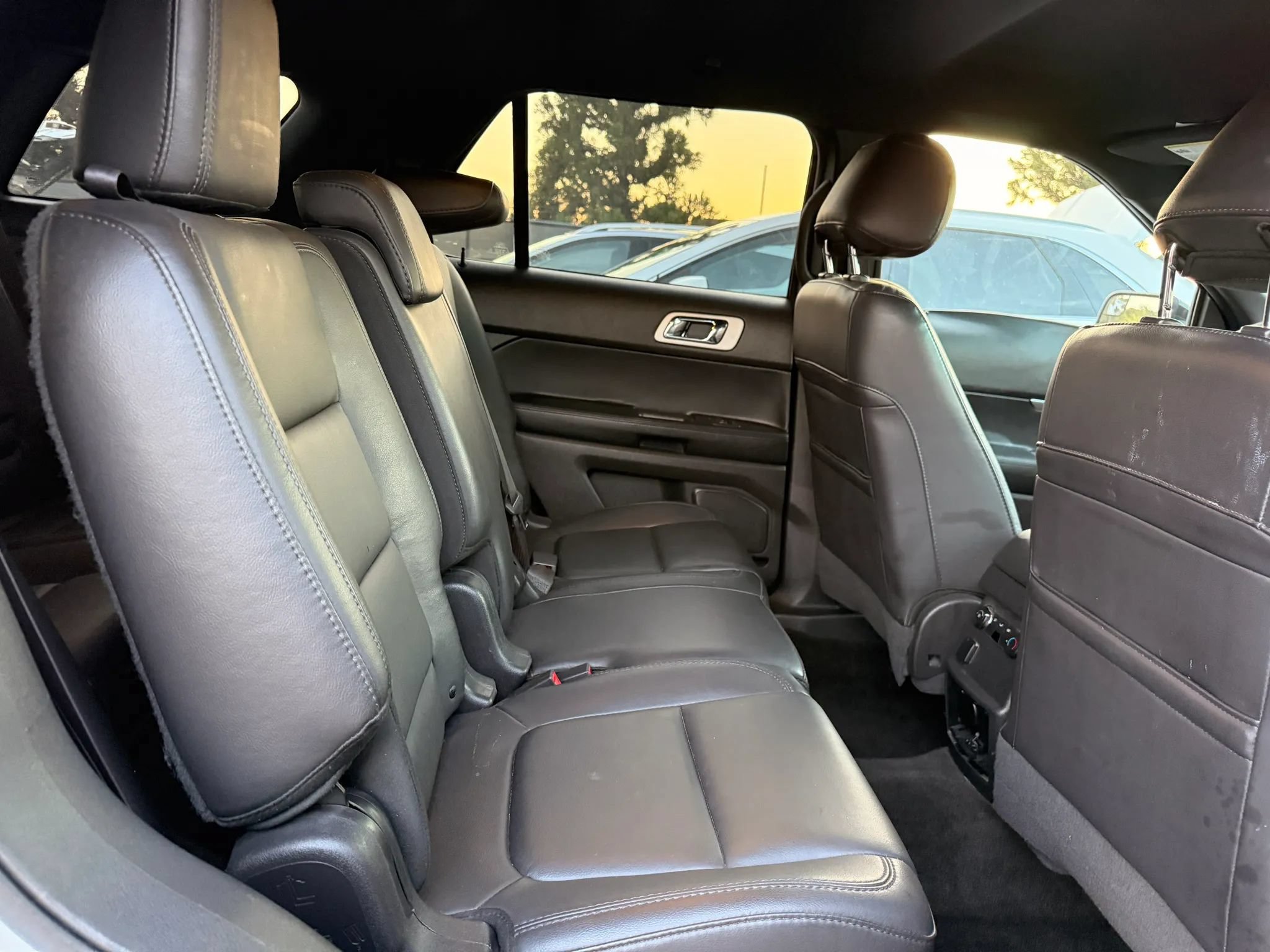 Used 2015 Ford Explorer XLT w/ Equipment Group 202A FWD image 20