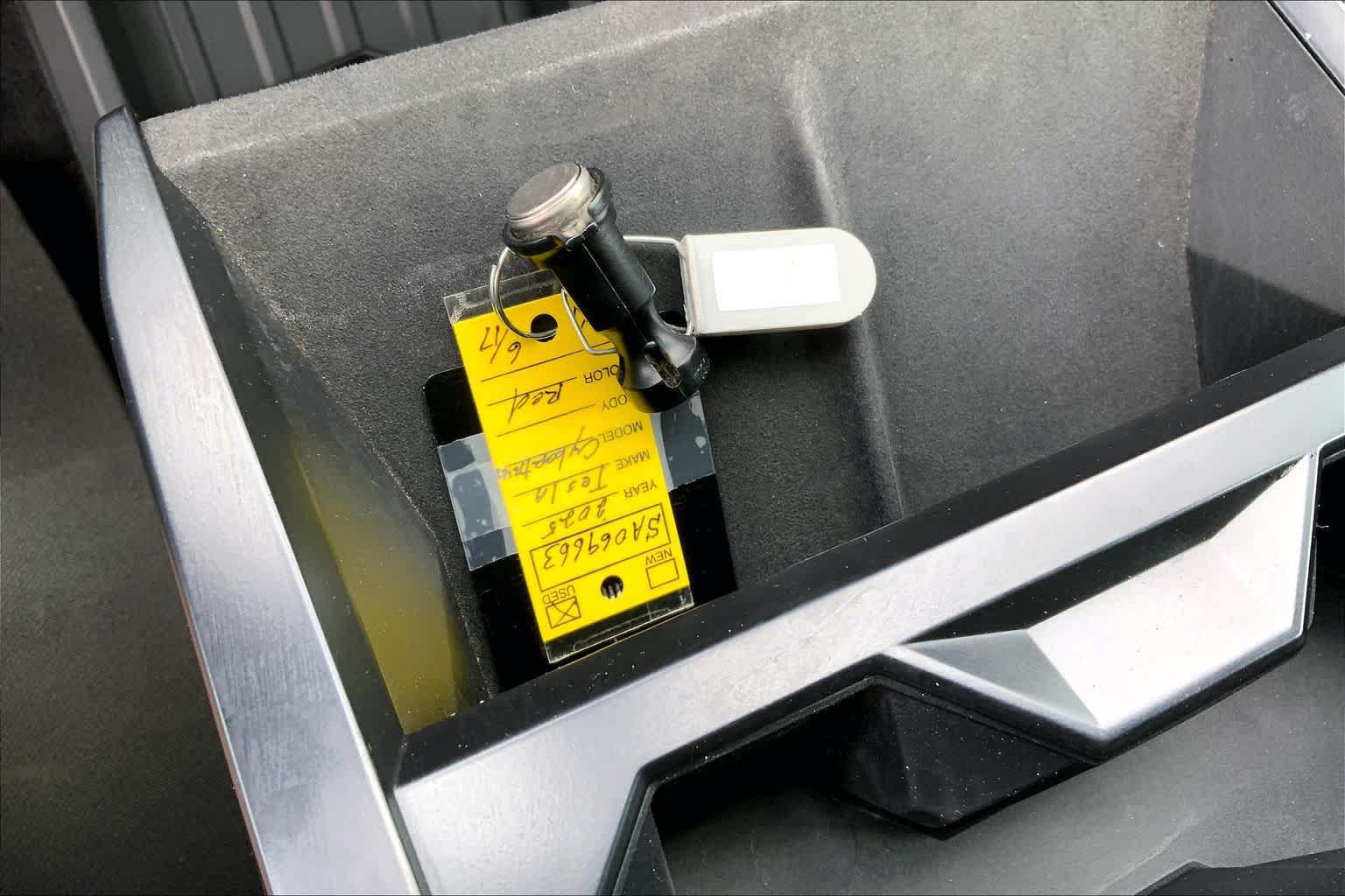 Used 2025 Tesla Cybertruck AWD Crew Cab image 14