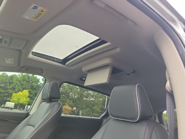 Used 2025 Honda Odyssey Touring image 16