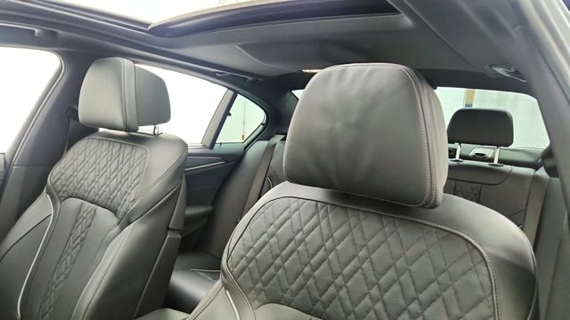 Used 2022 BMW 530e xDrive 530e iPerformance w/ Executive Package image 34