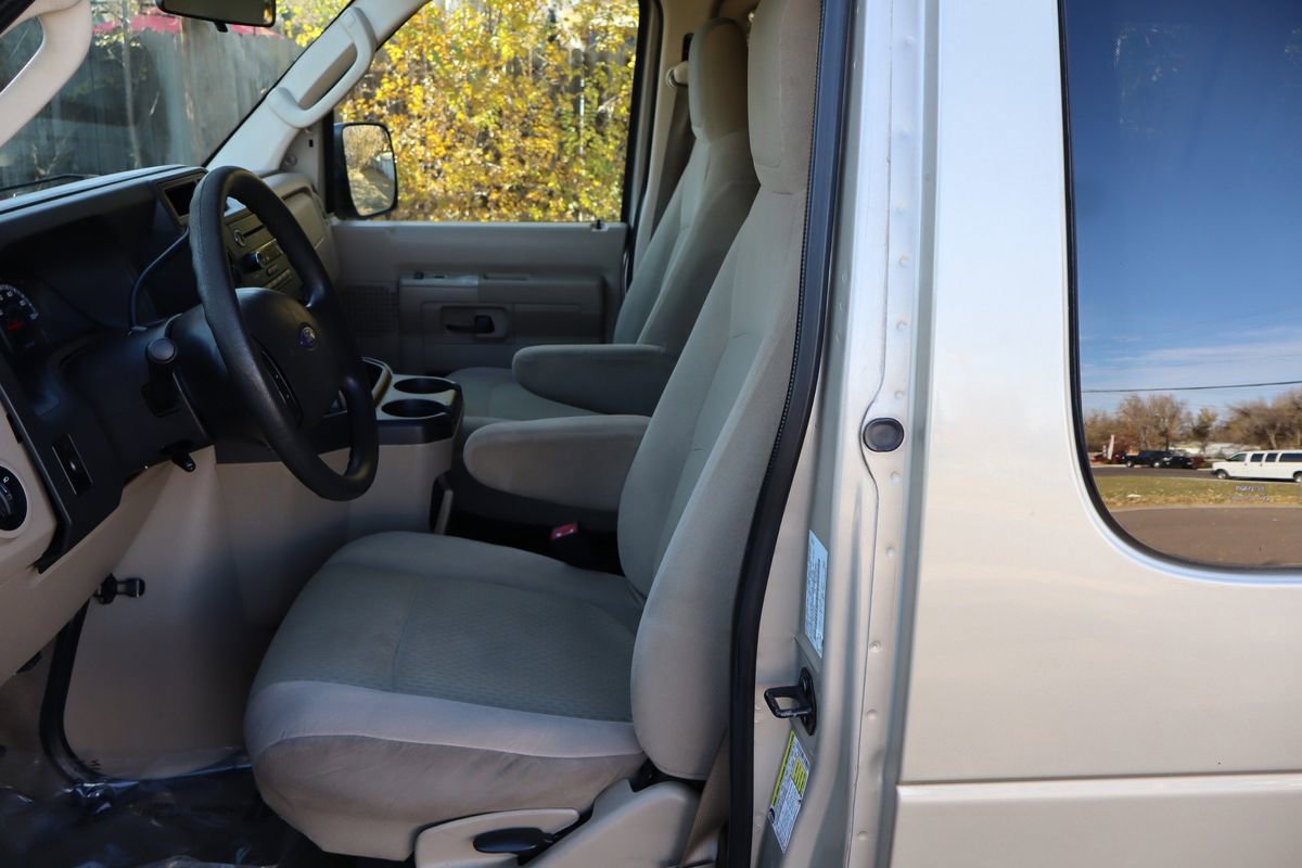 Used 2009 Ford E-350 and Econoline 350 Super Duty Wagon image 19