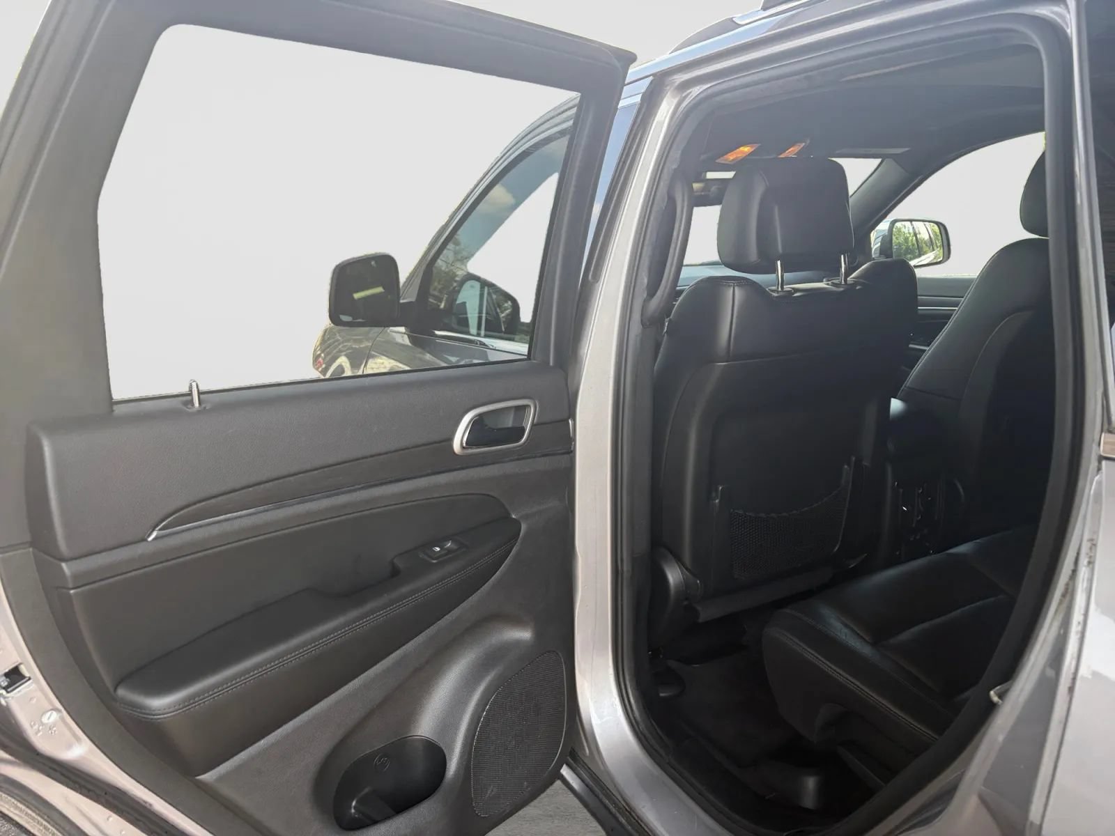 Used 2018 Jeep Grand Cherokee Limited AWD/4WD image 14
