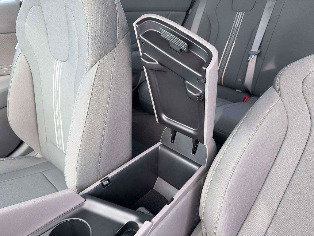New 2026 Hyundai Elantra Sport FWD image 18