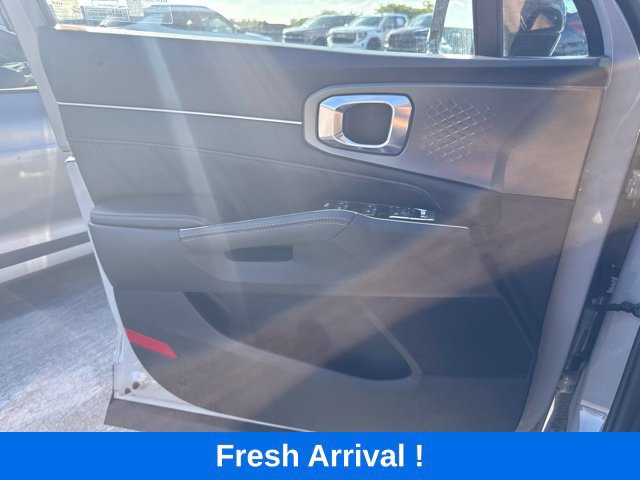 Used 2023 Kia Sorento SX AWD/4WD image 14