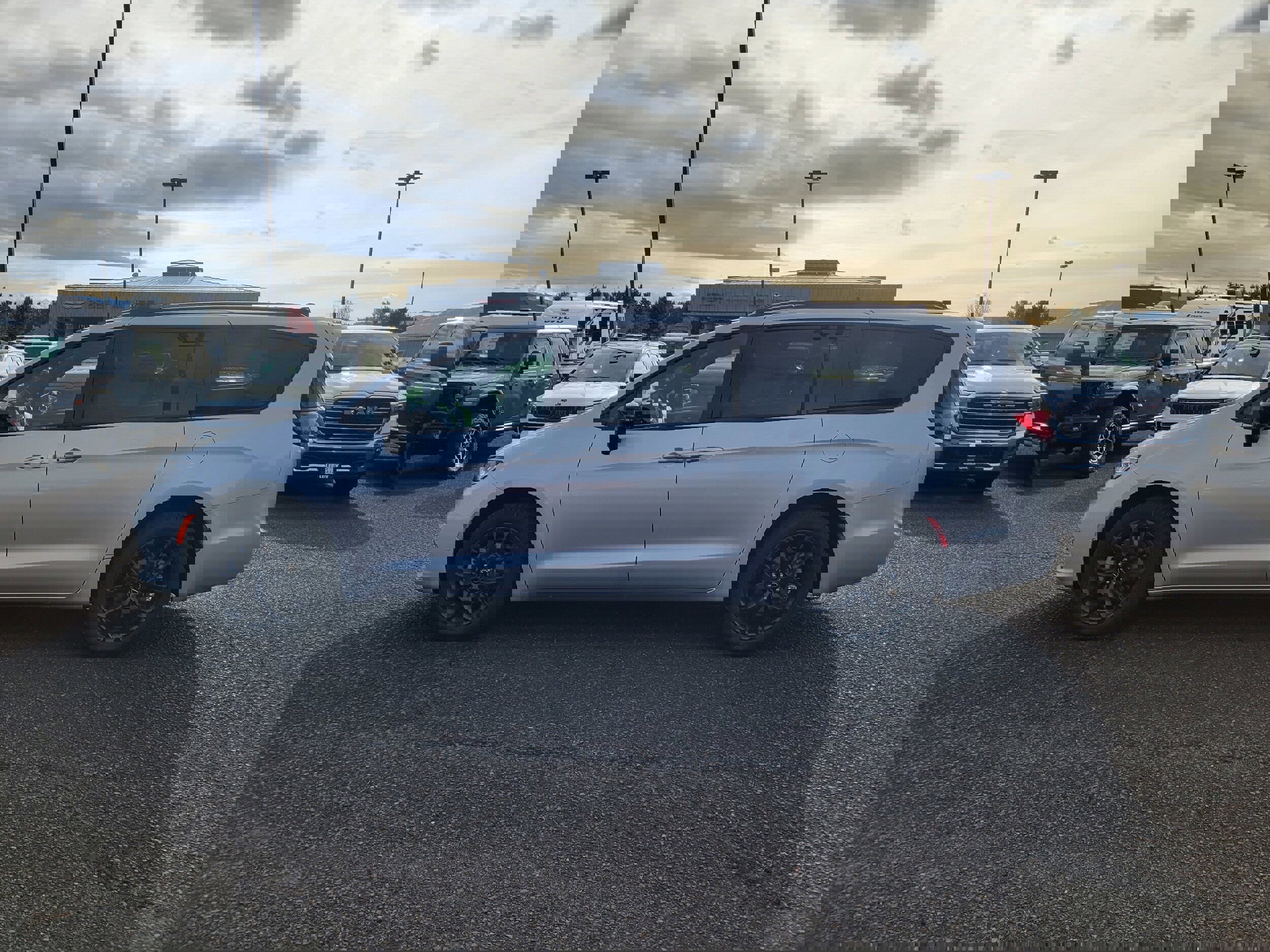 New 2026 Chrysler Pacifica Limited w/ S Appearance Package image 15