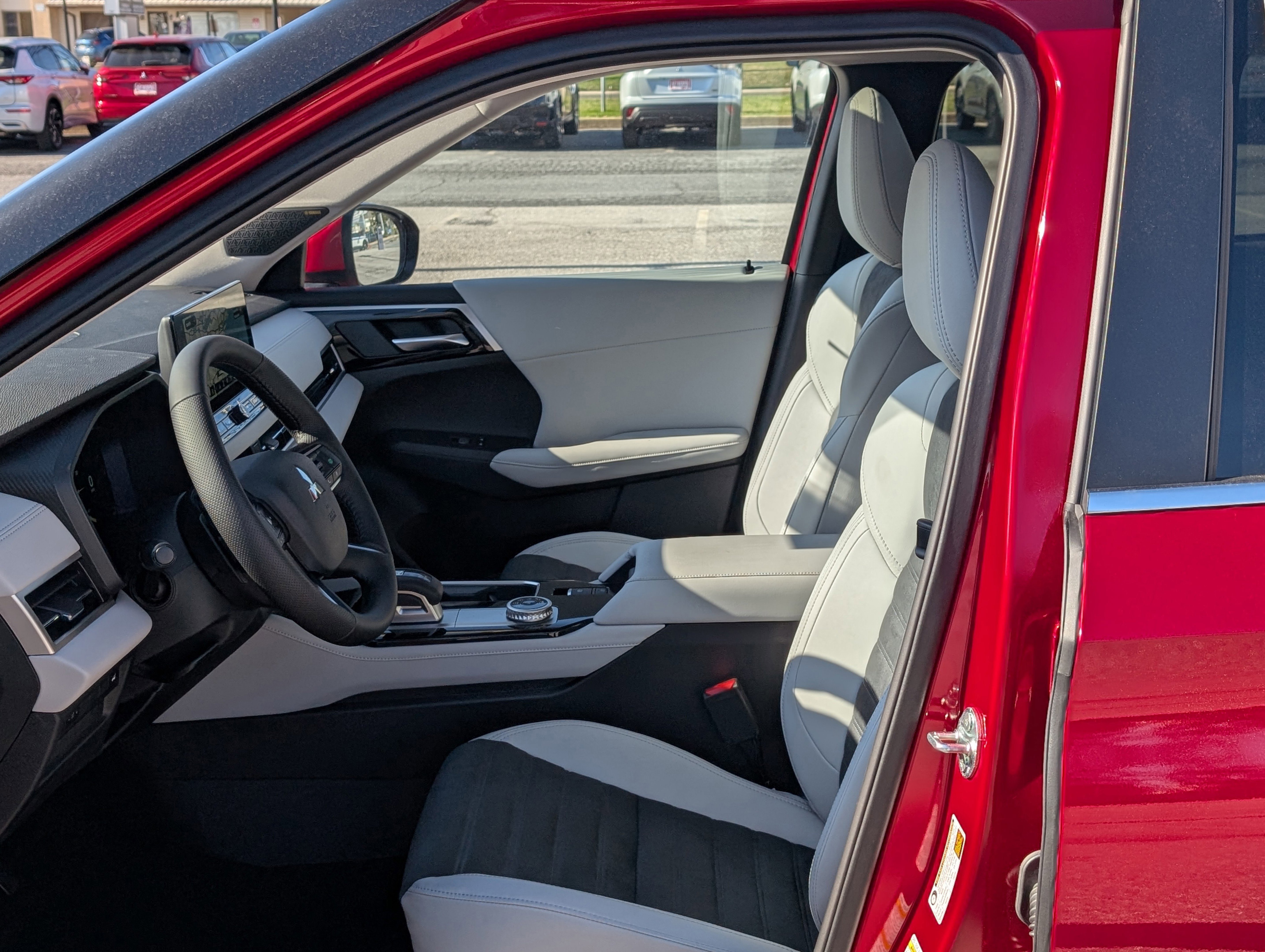 New 2025 Mitsubishi Outlander SE image 16