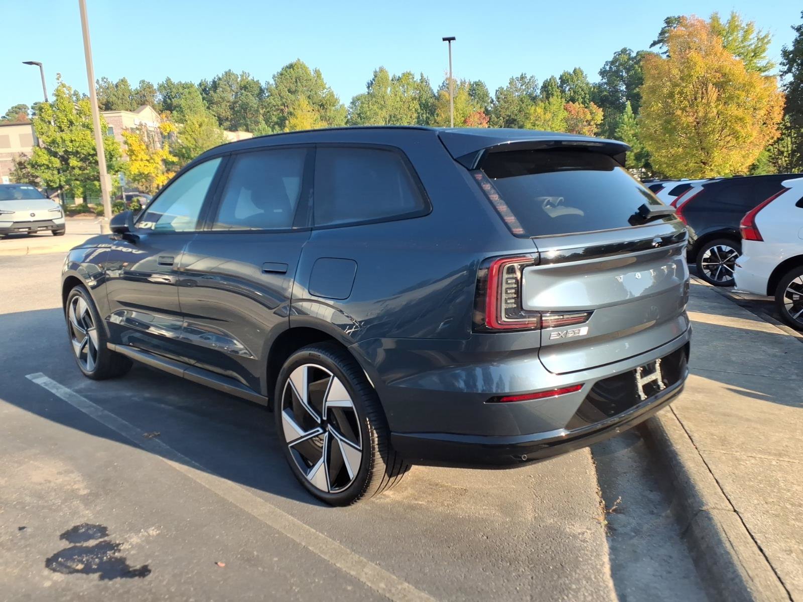 Used 2025 Volvo EX90 Ultra AWD/4WD image 3