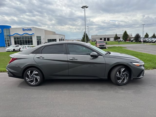 Used 2024 Hyundai Elantra Limited FWD image 2
