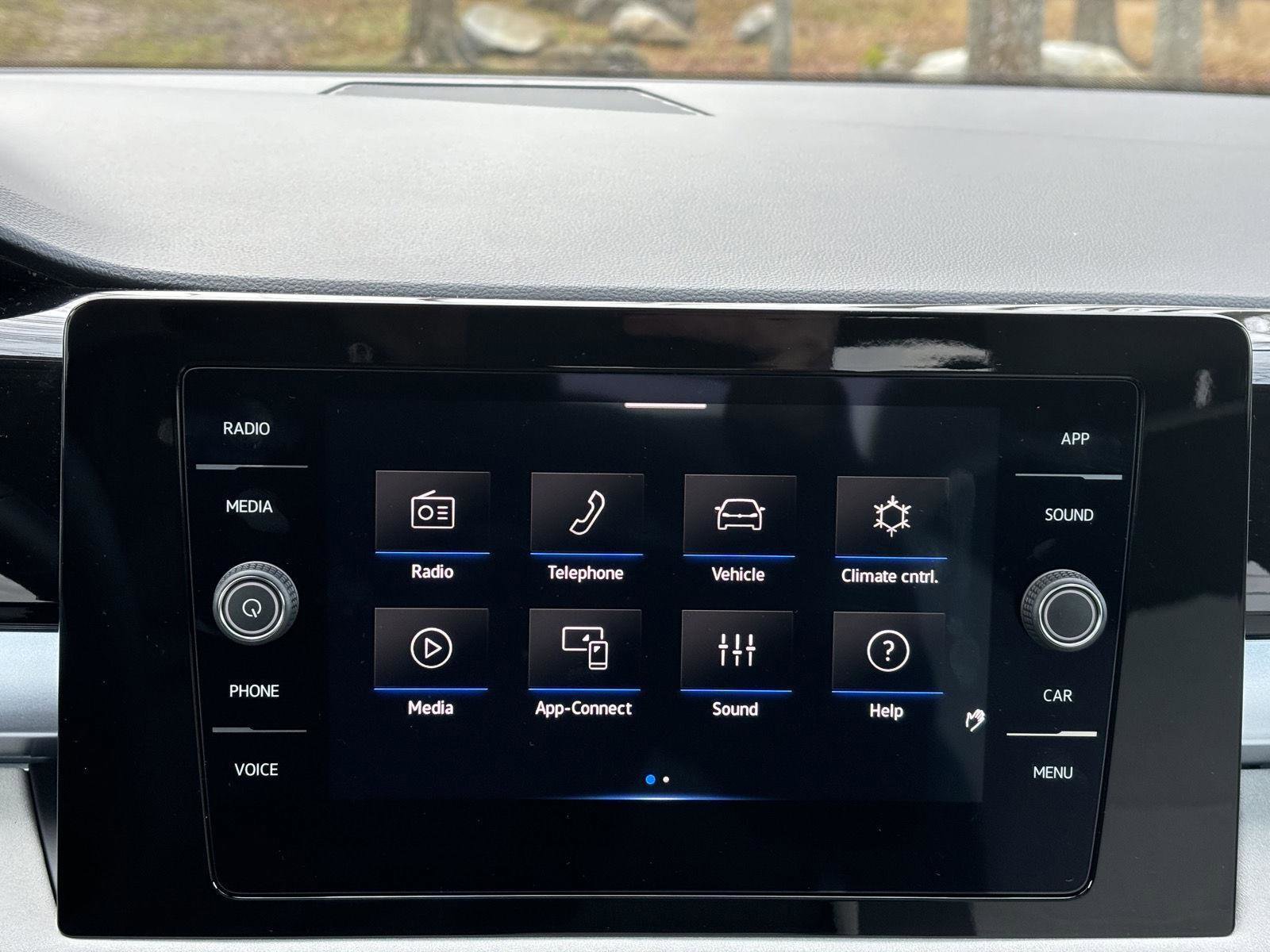 Used 2025 Volkswagen Taos SE w/ Panoramic Sunroof Package image 40