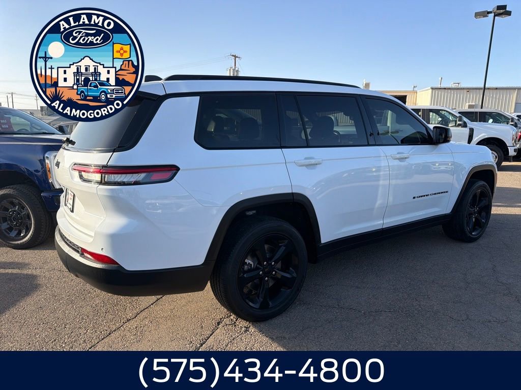Used 2023 Jeep Grand Cherokee L Laredo image 5