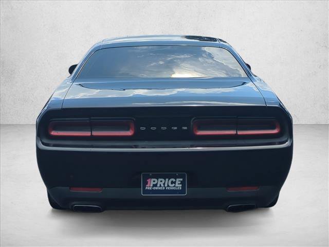 Used 2016 Dodge Challenger SXT RWD image 7