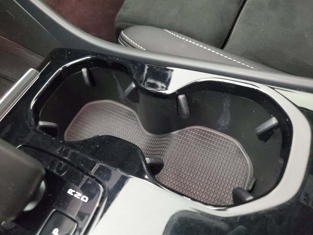 Certified 2024 Volvo C40 P8 Recharge Ultimate w/ Protection Package Premier RWD image 33