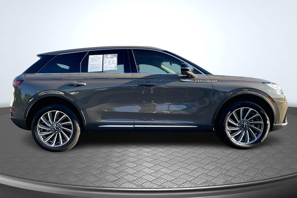 Used 2025 Lincoln Corsair Reserve FWD image 4