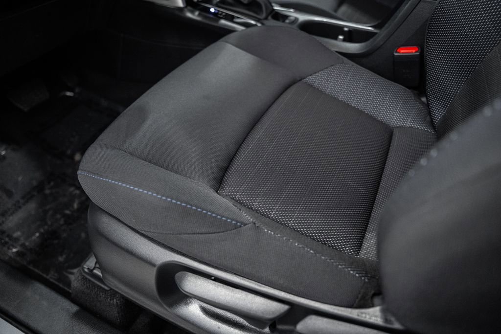 Used 2024 Toyota Corolla Cross SE image 30