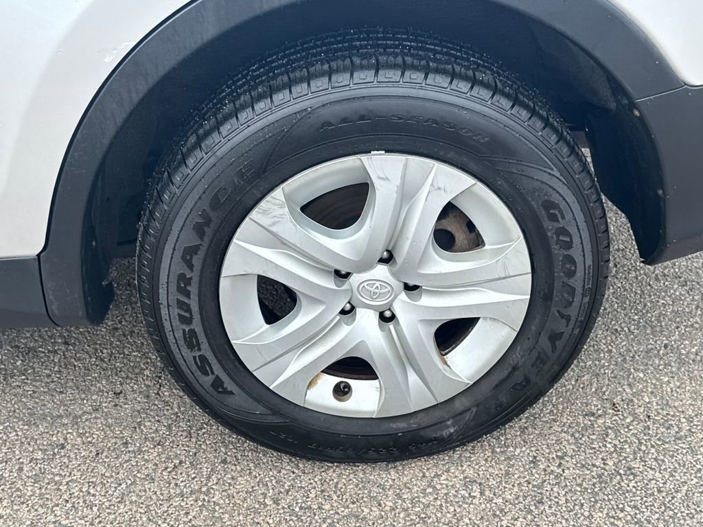 Used 2014 Toyota RAV4 LE image 37