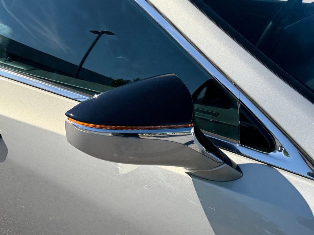 Certified 2022 Lexus ES 300h w/ Premium Package FWD image 28