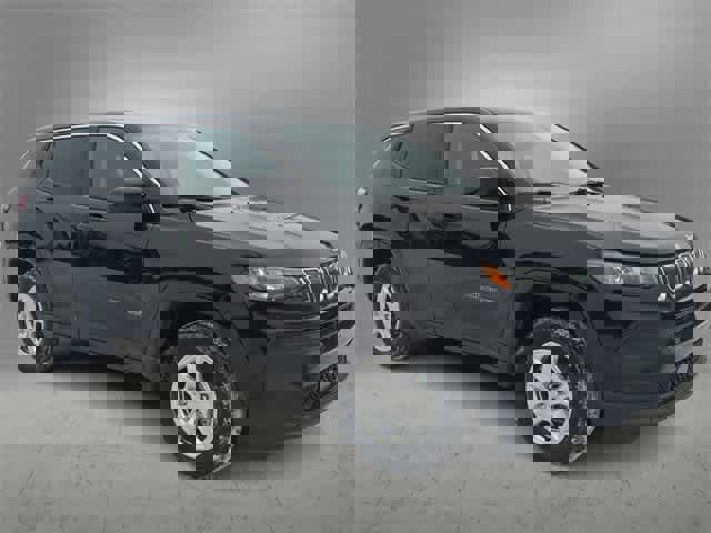 Used 2022 Jeep Compass Sport image 2