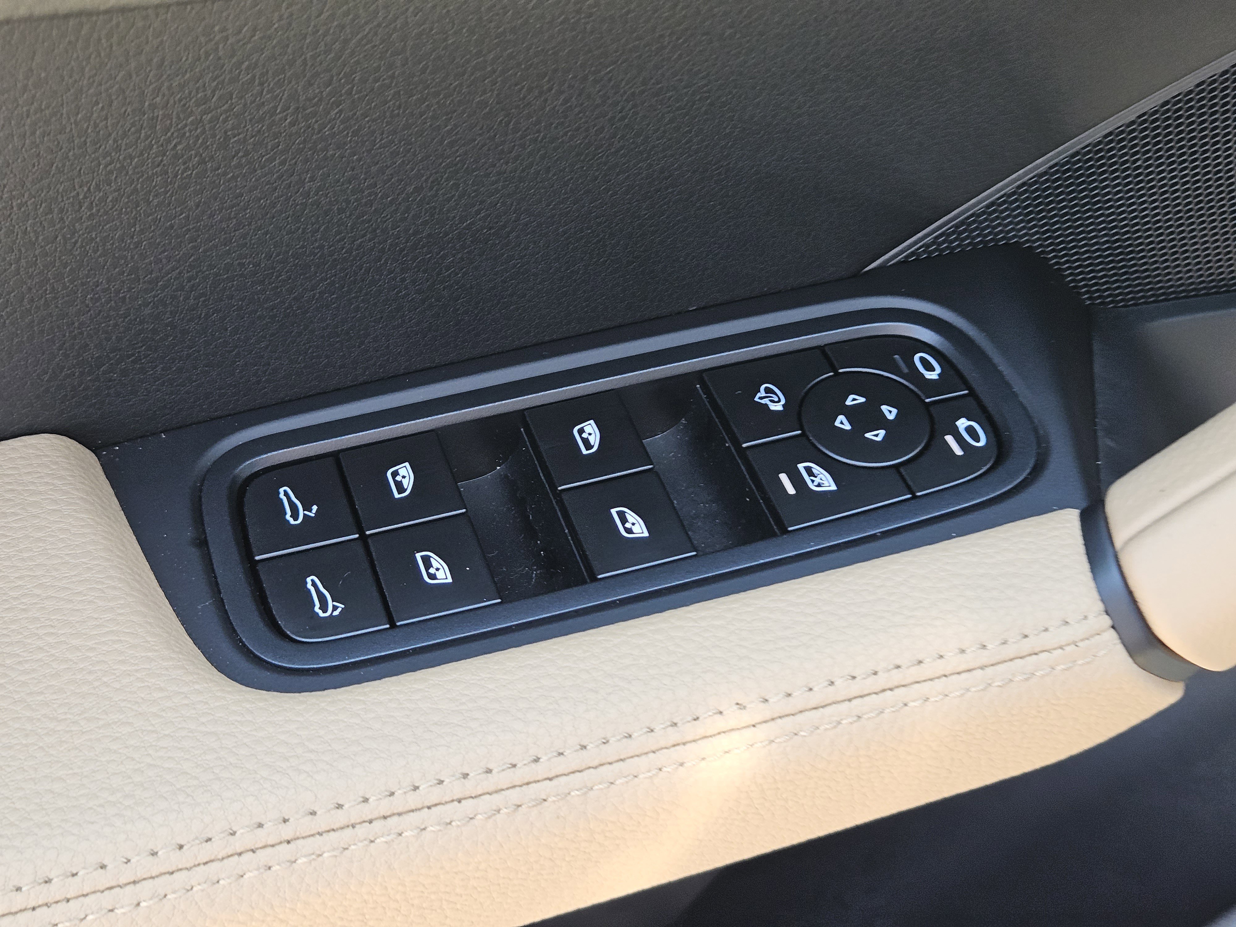 Certified 2025 Porsche Cayenne Coupe image 31