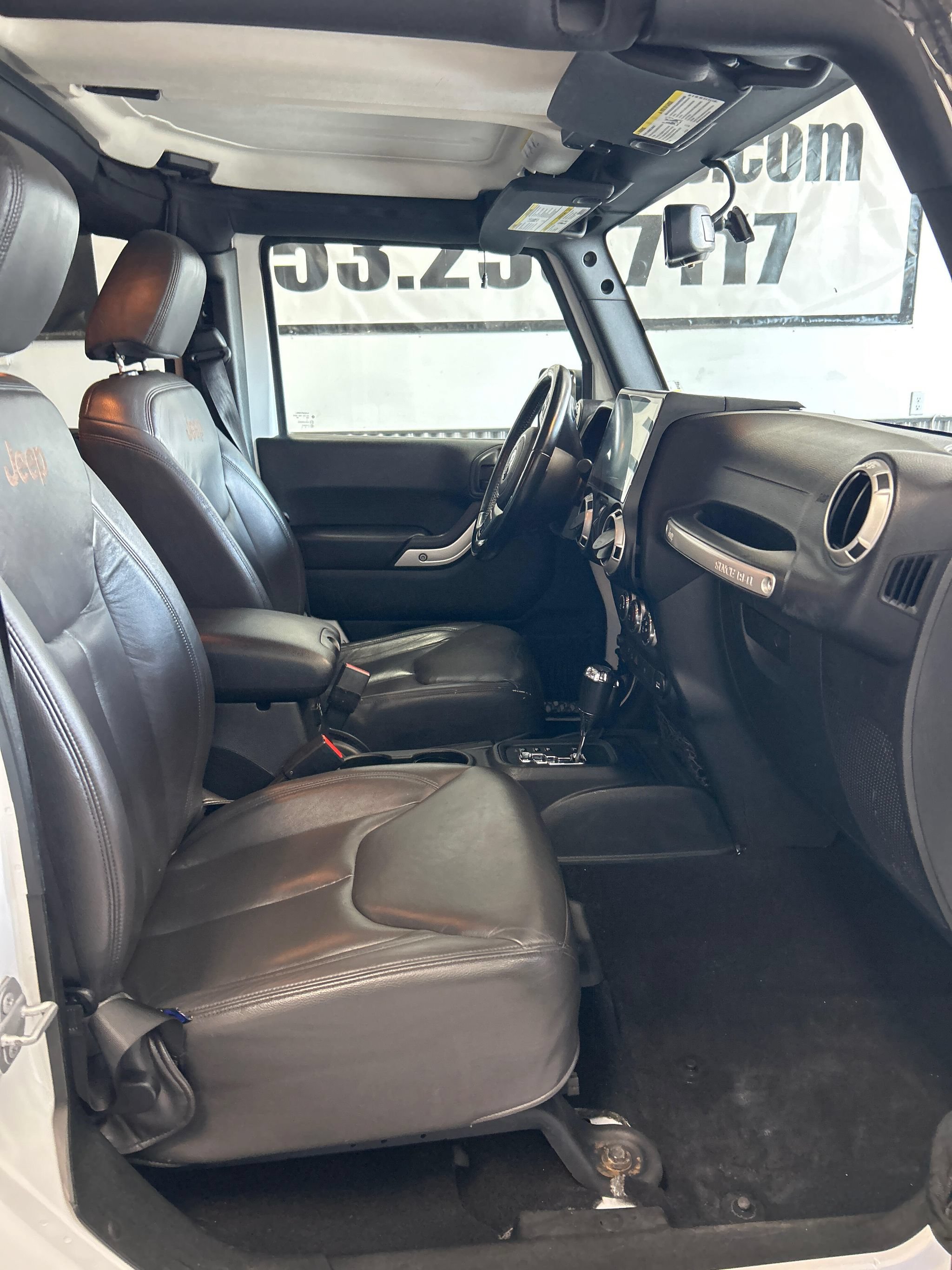 Used 2017 Jeep Wrangler Unlimited Sahara AWD/4WD image 13