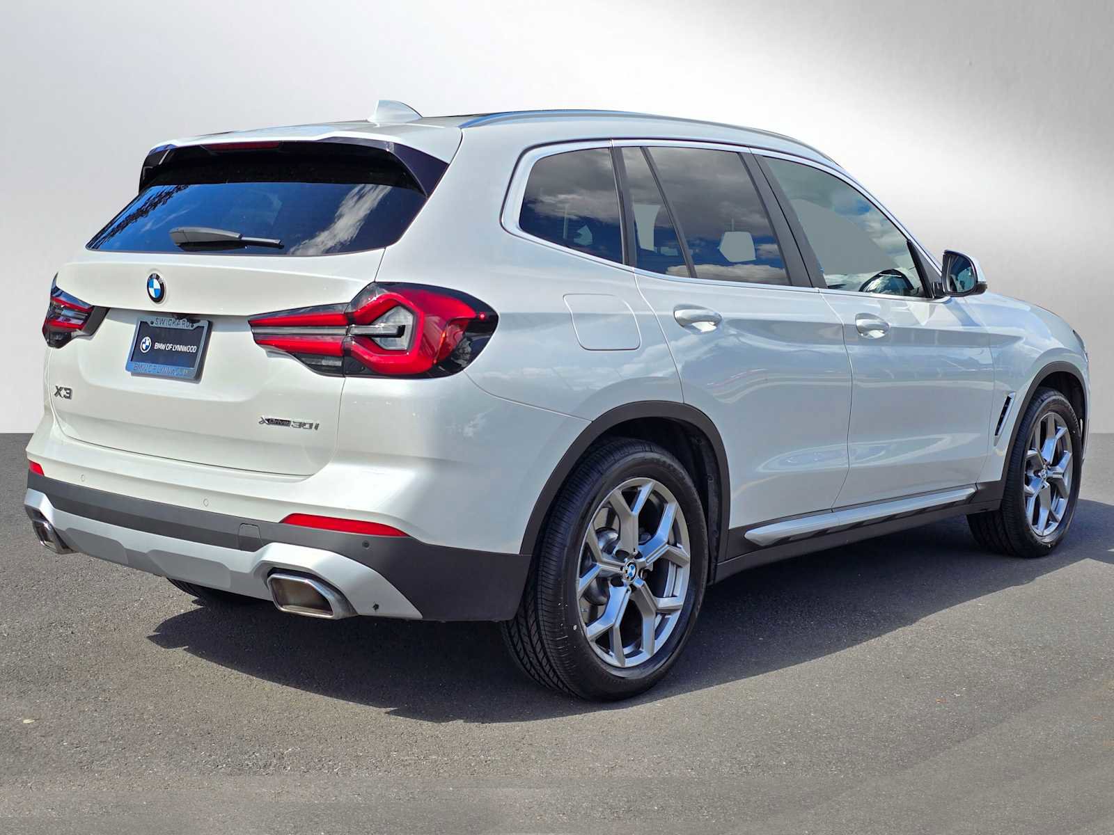 Used 2023 BMW X3 xDrive30i w/ Convenience Package AWD/4WD image 3