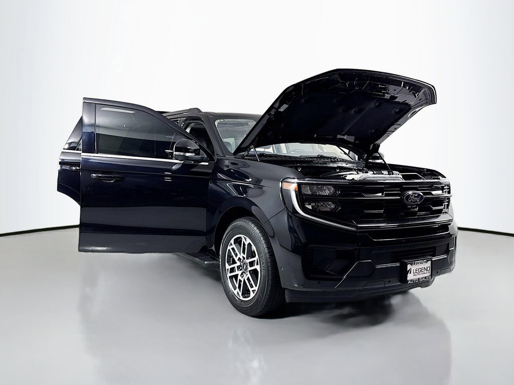 Used 2025 Ford Expedition Active image 29