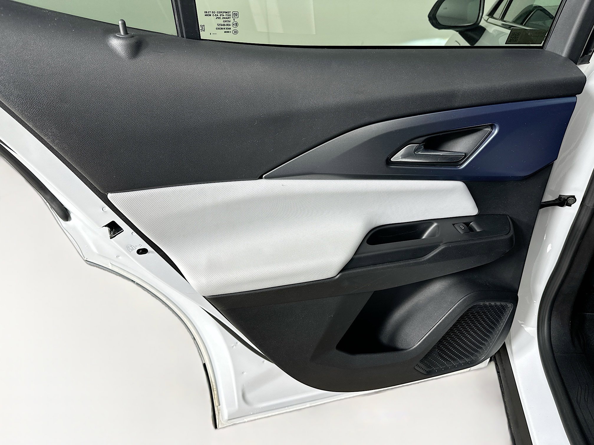 Used 2025 Chevrolet Equinox EV LT image 26