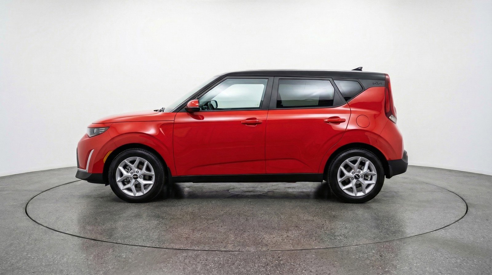 Used 2025 Kia Soul LX w/ LX Technology Package image 3