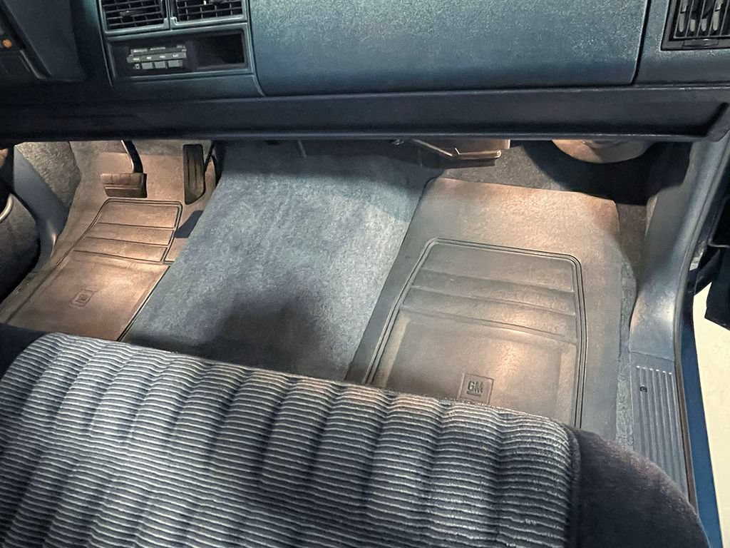 Used 1992 Chevrolet Silverado 1500 2WD Regular Cab image 40