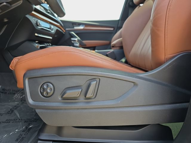 Used 2023 Audi Q5 e Premium w/ Convenience Package AWD/4WD image 31