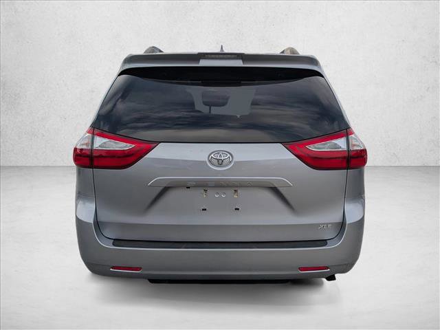 Used 2018 Toyota Sienna XLE image 7