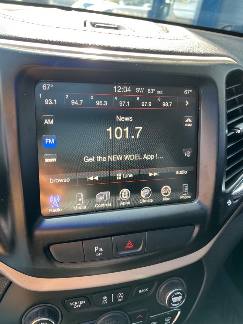 Used 2018 Jeep Cherokee Limited image 24