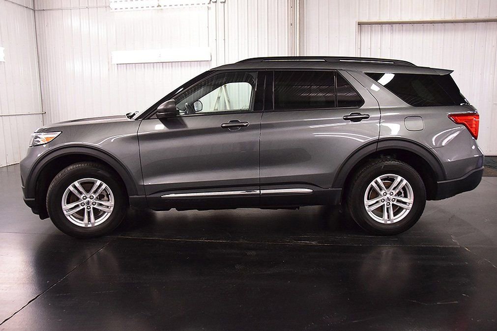 Used 2023 Ford Explorer XLT w/ Equipment Group 202A image 4