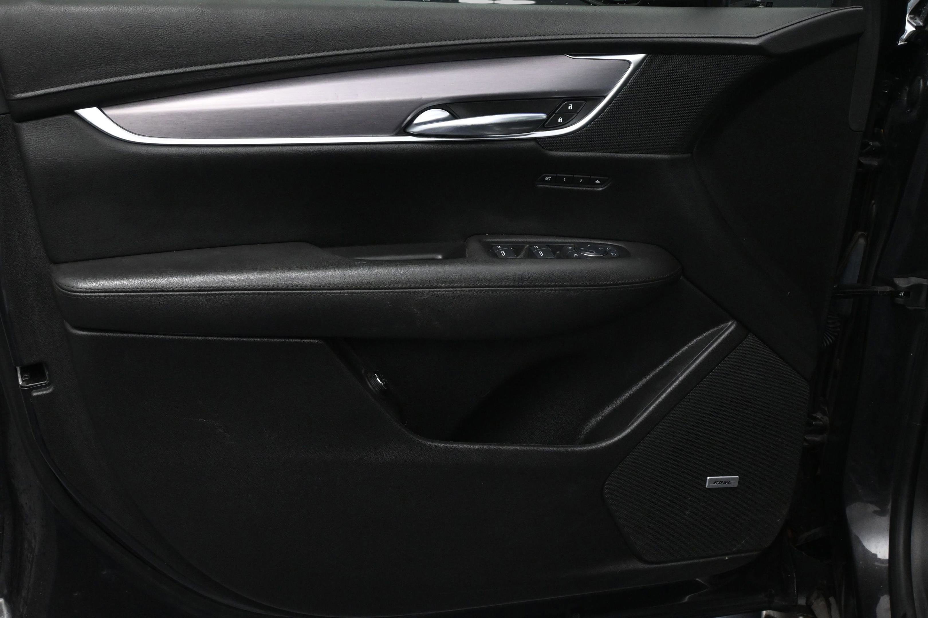 Used 2017 Cadillac XT5 Premium Luxury FWD image 16