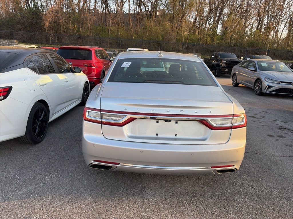 Used 2018 Lincoln Continental Select image 5
