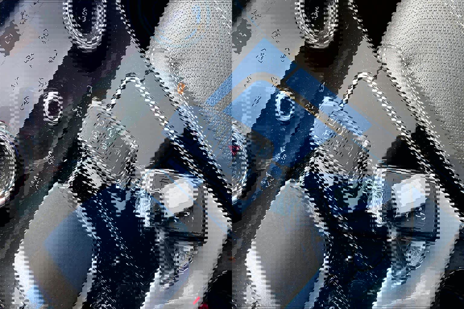 Used 2022 Land Rover Range Rover Velar R-Dynamic S AWD/4WD image 14