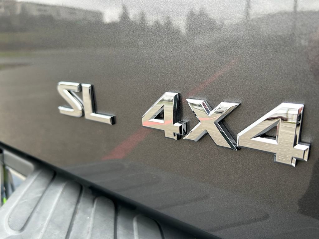 Used 2017 Nissan Frontier SL image 32