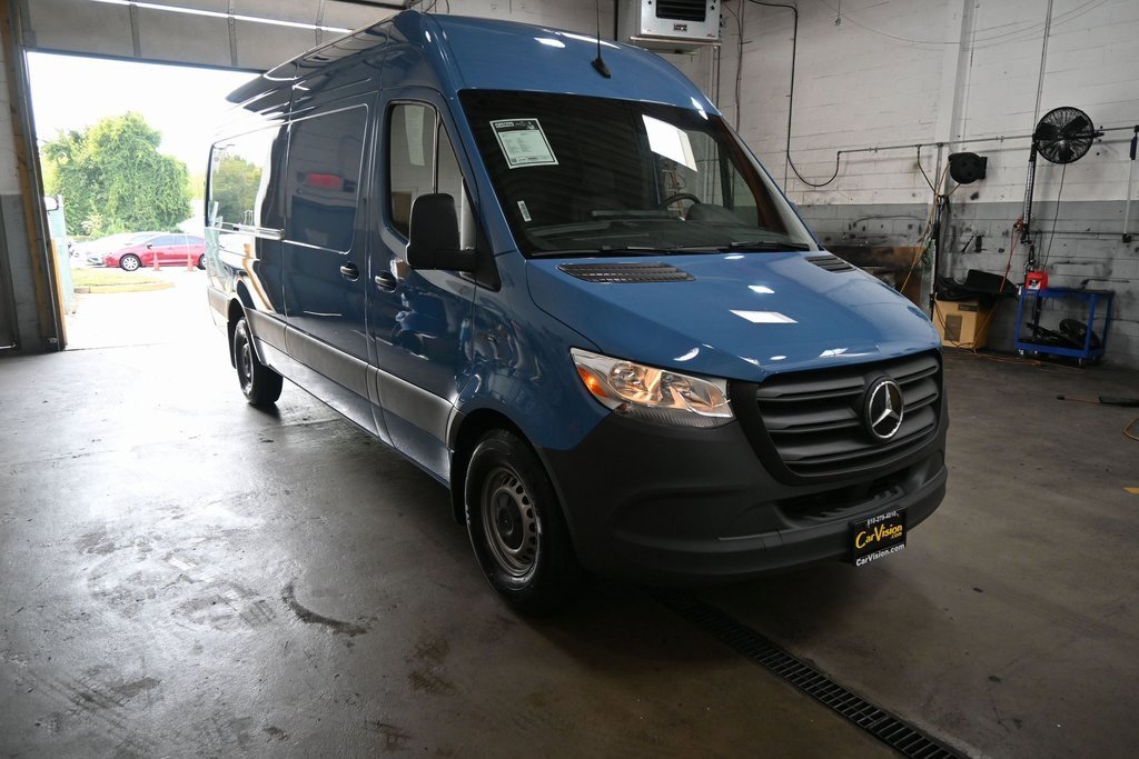 Used 2024 Mercedes-Benz eSprinter 170 Cargo image 6