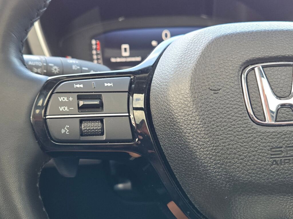 Used 2025 Honda Pilot Elite image 42