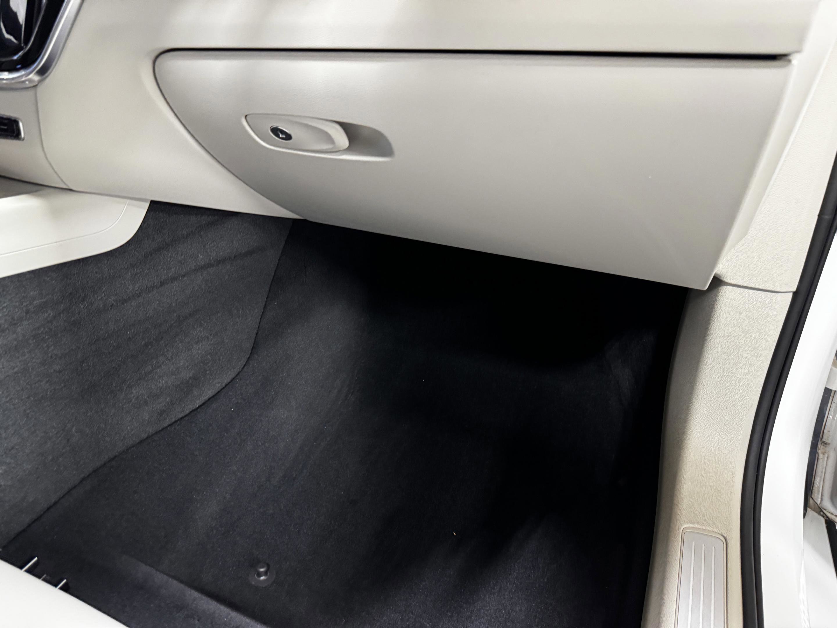 Used 2019 Volvo S60 T6 Momentum w/ Multimedia Package image 29