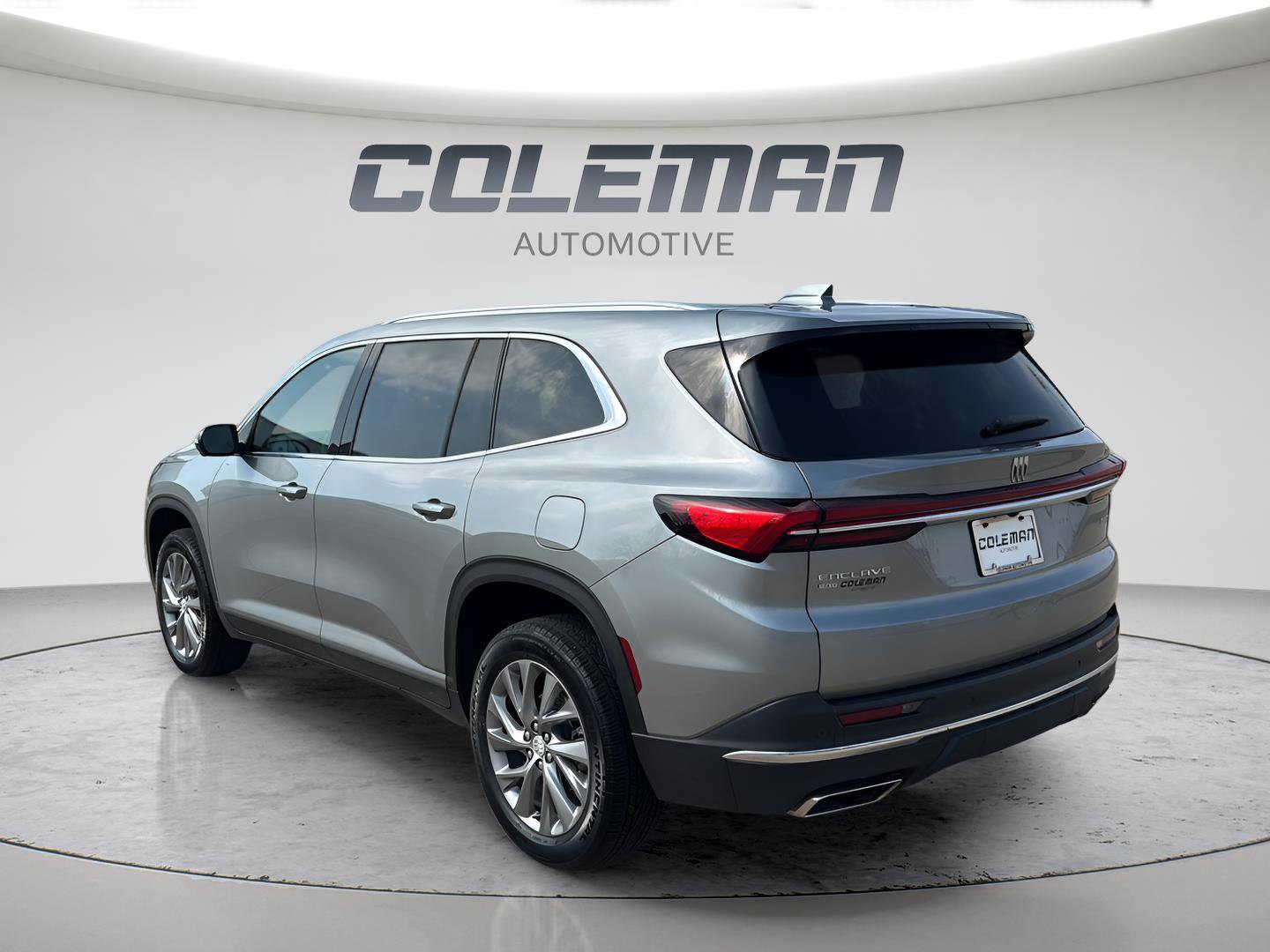 Used 2025 Buick Enclave Preferred image 3