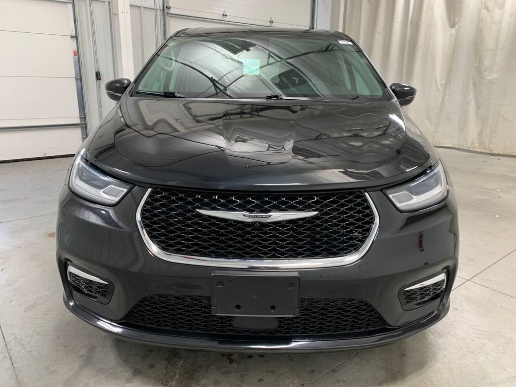Used 2023 Chrysler Pacifica Touring-L w/ Uconnect Theater Family Group AWD/4WD image 15