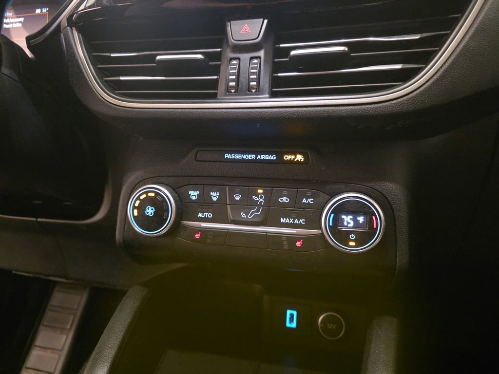 Used 2020 Ford Escape SE image 12