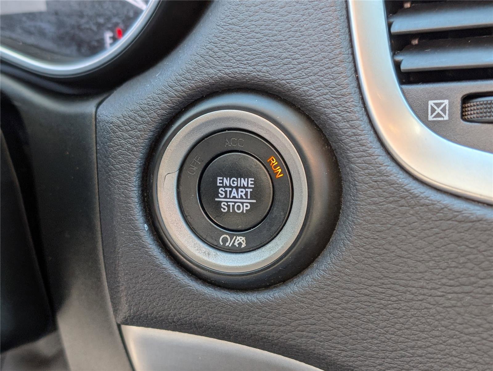 Used 2020 Dodge Durango SXT image 23