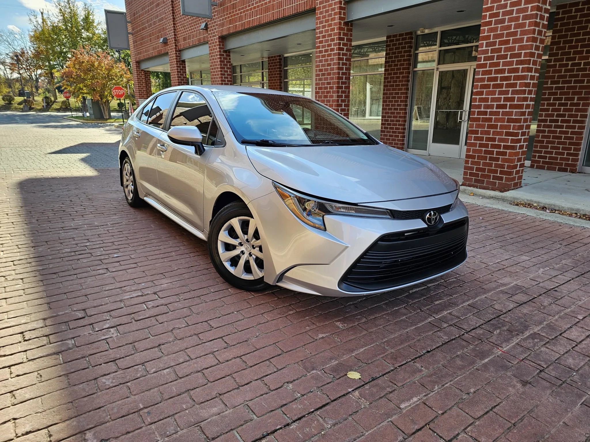 Used 2021 Toyota Corolla LE image 1