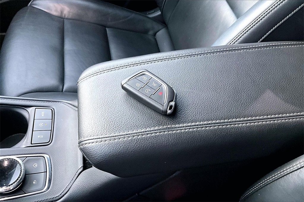 Used 2024 Cadillac XT4 Premium Luxury image 10