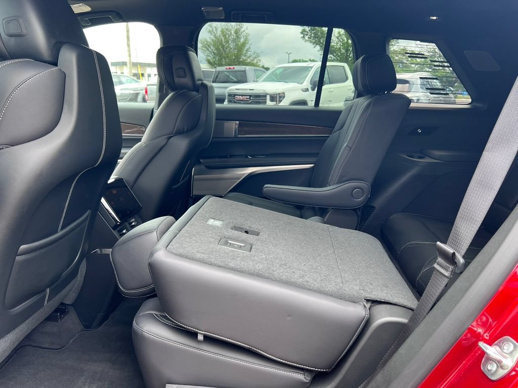 New 2026 Cadillac Vistiq Luxury AWD/4WD image 6