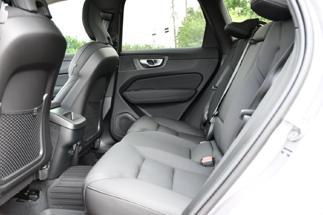New 2026 Volvo XC60 B5 Plus w/ Protection Package Premier AWD/4WD image 17