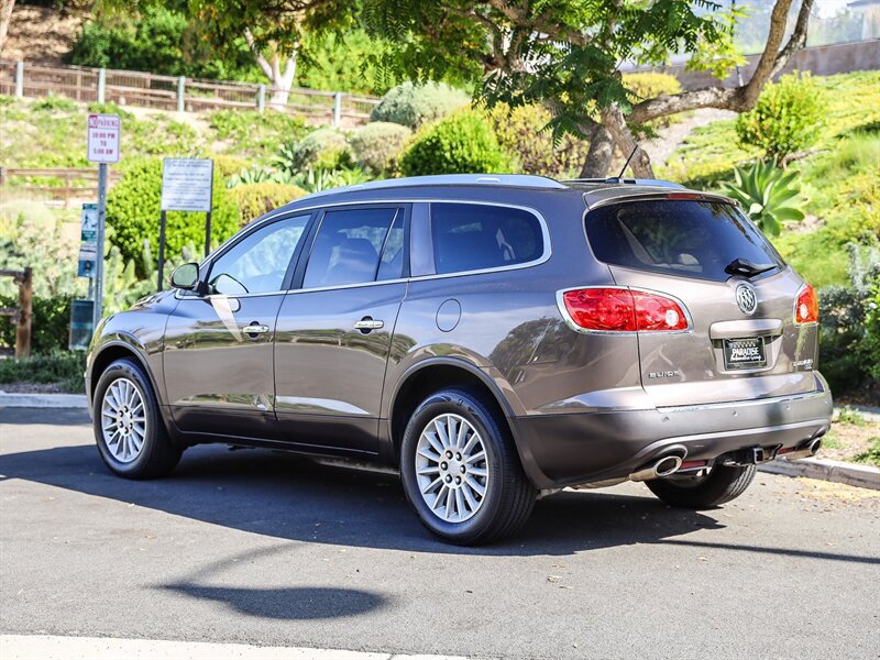 Used 2011 Buick Enclave CXL FWD image 3